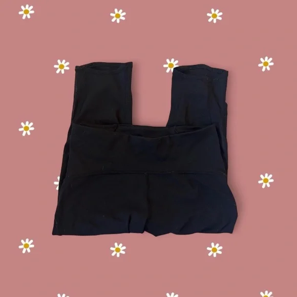 Lululemon Women's Black Capri Leggings - Picture 2 of 3